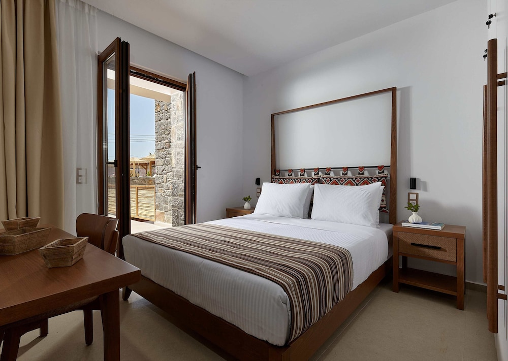 One Bedroom Suite with Private Pool and Garden