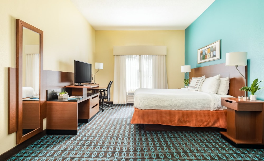 Room, 1 King Bed (Mobility Accessible, Roll-in Shower)