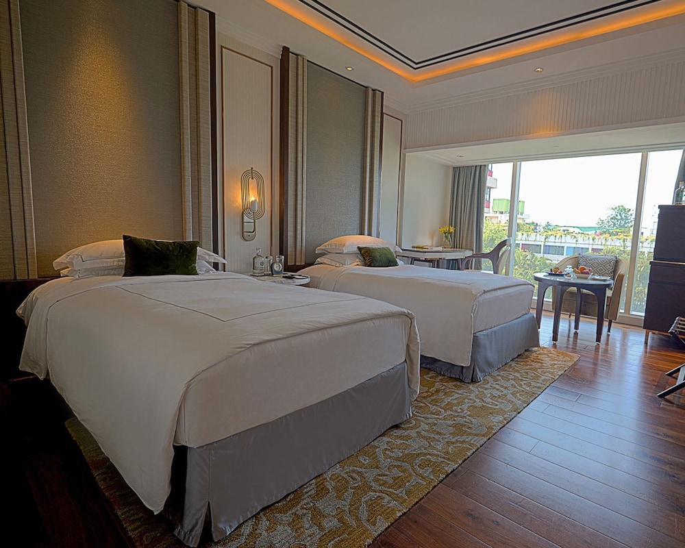 Deluxe Room, 1 King Bed, Pool View (Twin Bed) - Photo 3