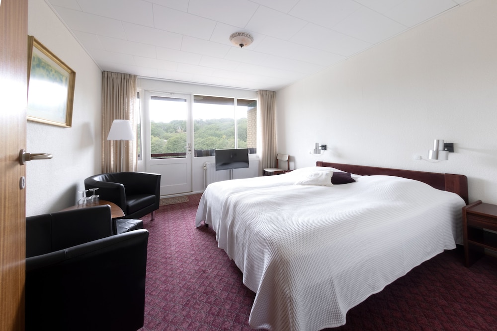 Double room with balcony and lake view (B) in the Lake Annex photo 2