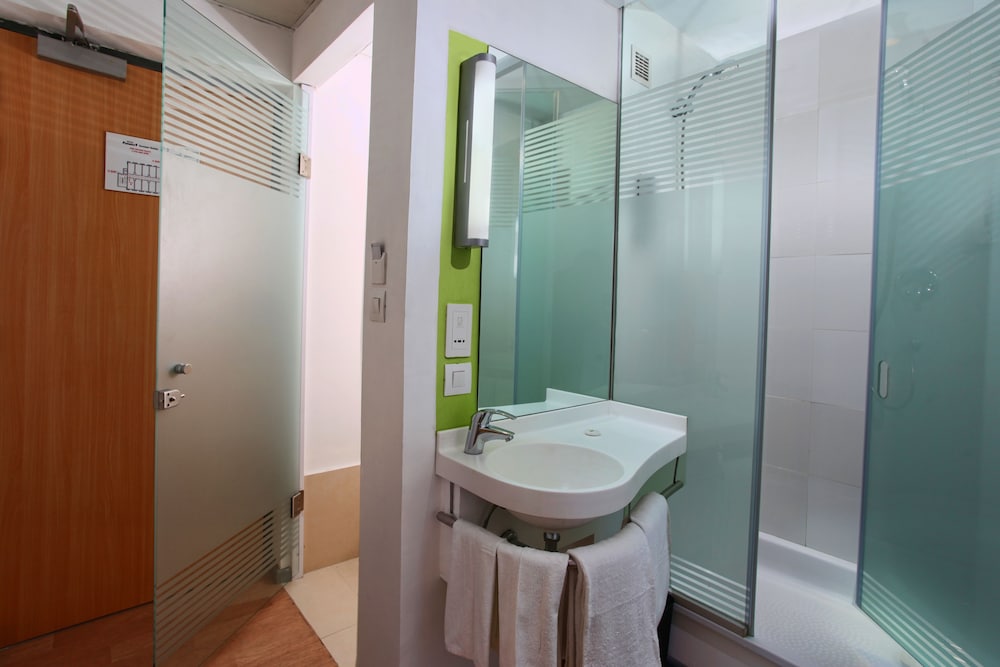 Standard Twin Bedded Room photo 2