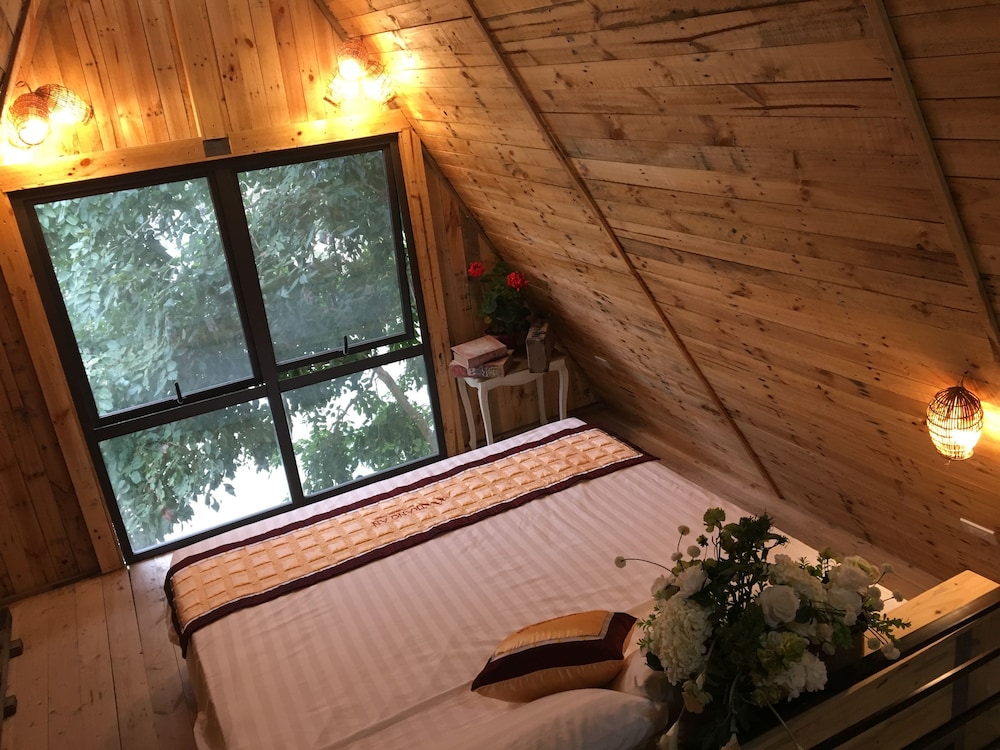 Deluxe Chalet, 1 Bedroom, Lake View, Lakeside photo 1