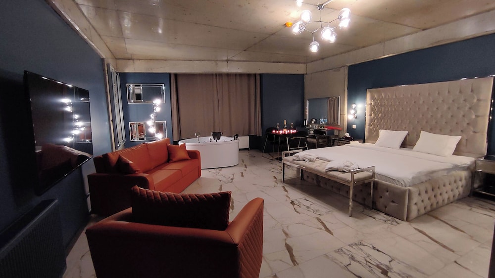 Suite with Jacuzzi photo 3