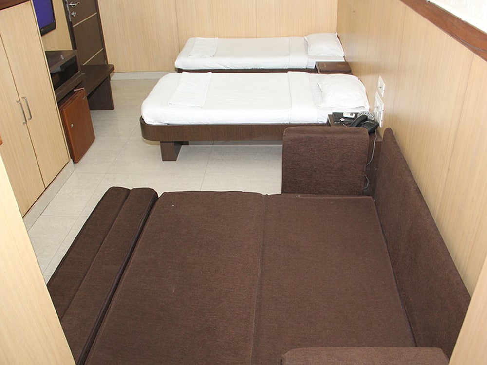 Deluxe Quadruple Room, Multiple Beds, Smoking