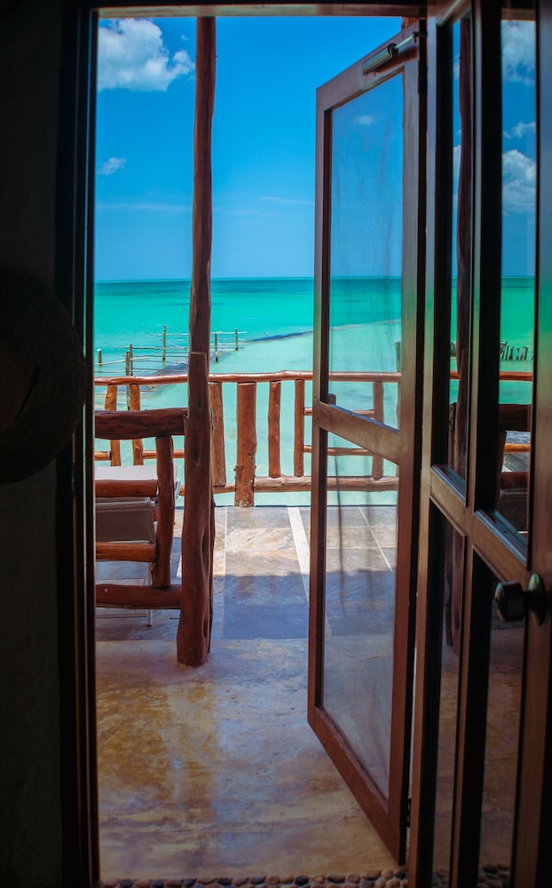 Superior Quadruple Room, Beachfront photo 2