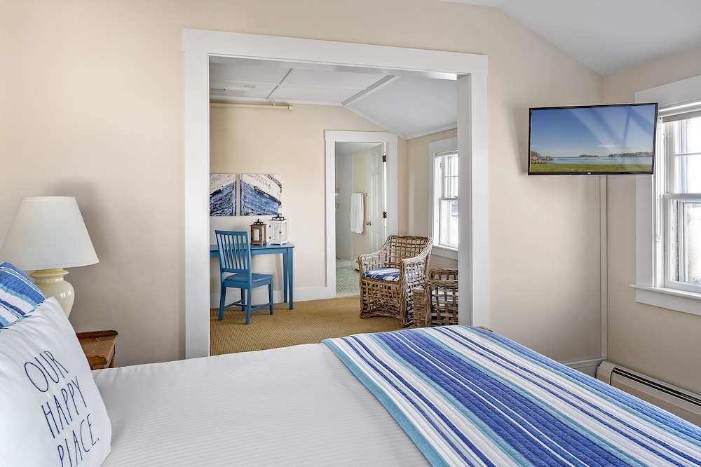 Inner Harbor View Suite (8)