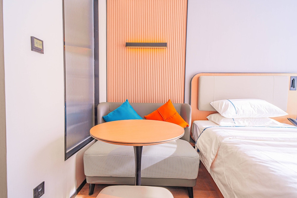 Superior Triple Room, City View photo 3