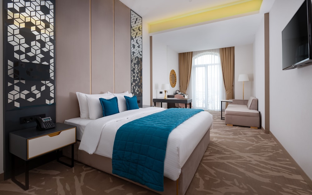 Superior Room, 1 King Bed - Photo 4