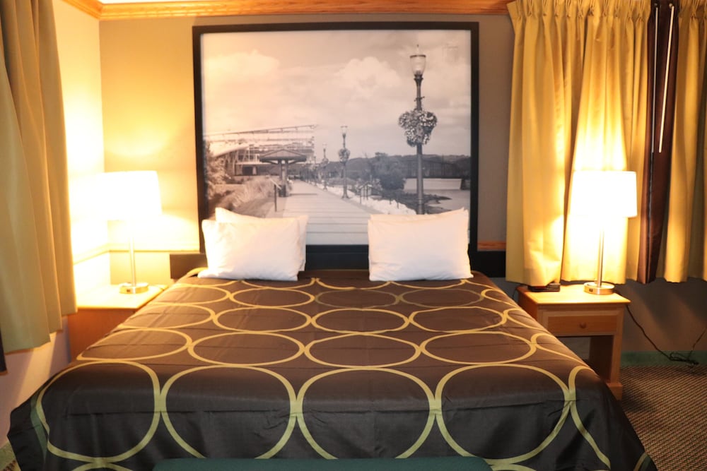 Suite, 1 King Bed with Sofa bed, Non Smoking, Hot Tub - Photo 3