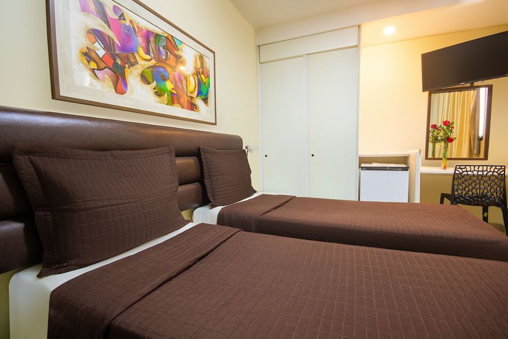 Standard Twin Room, 2 Twin Beds - Photo 1