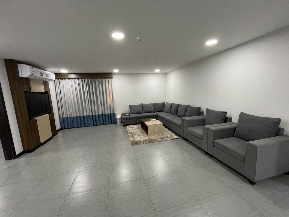 Deluxe Two Bedroom Apartment - Photo 3