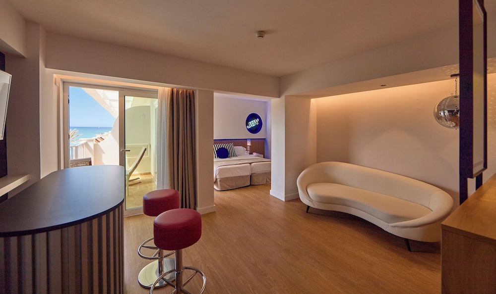 Suite, Balcony, Partial Sea View (Lateral)