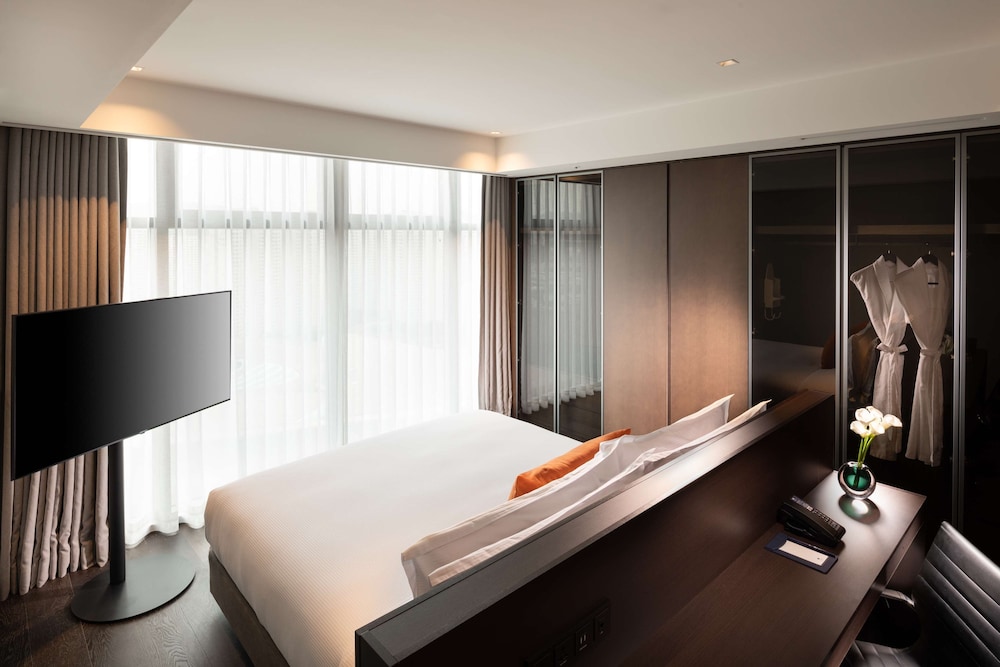 Premium Suite, 2 King Beds - Photo 6
