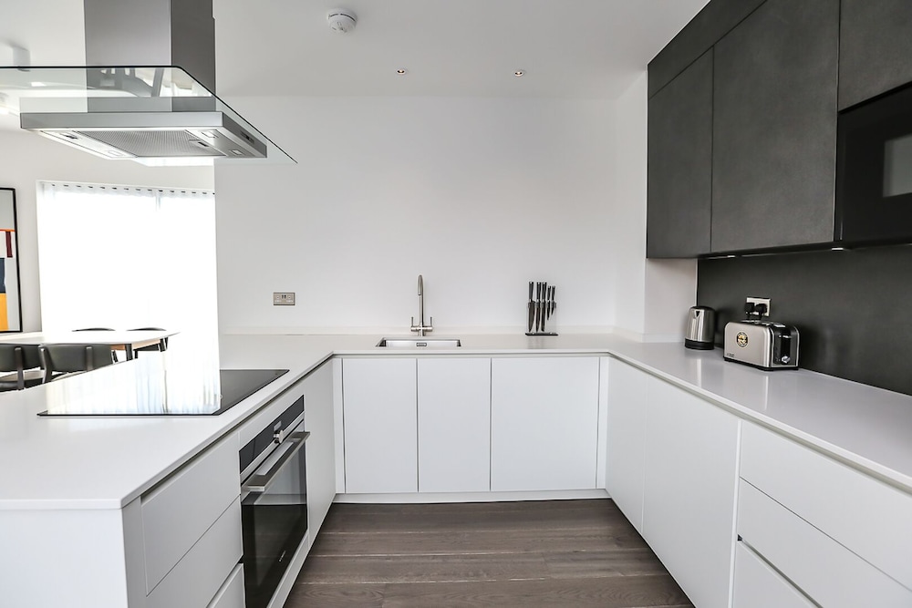 Premier Apartment, 2 Bedrooms, City View photo 3