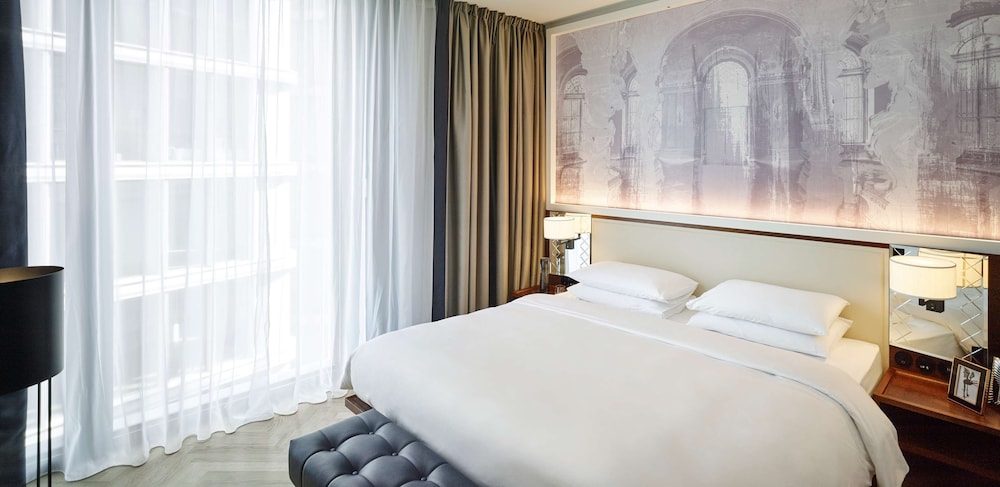 Deluxe Suite (Andaz) photo 3