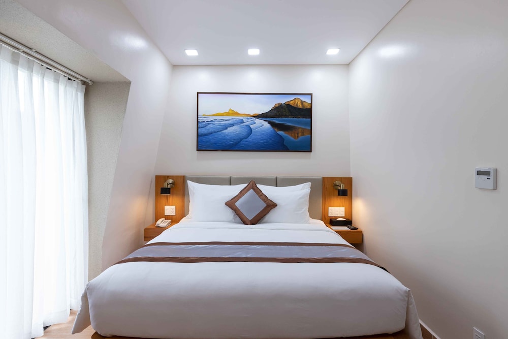 Deluxe Double Room, City View photo 3