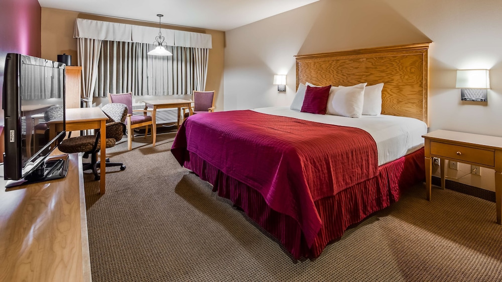 Suite, 1 King Bed, Accessible, Bathtub (With Sofabed)