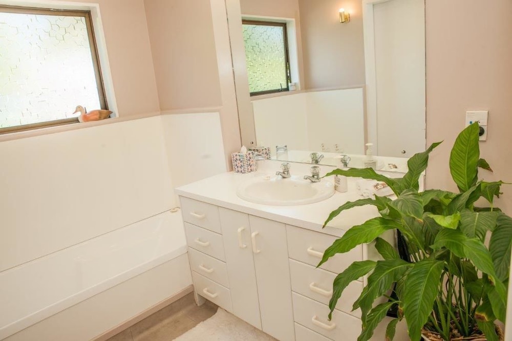 Comfort Double Room, 1 Queen Bed, Private Bathroom photo 2