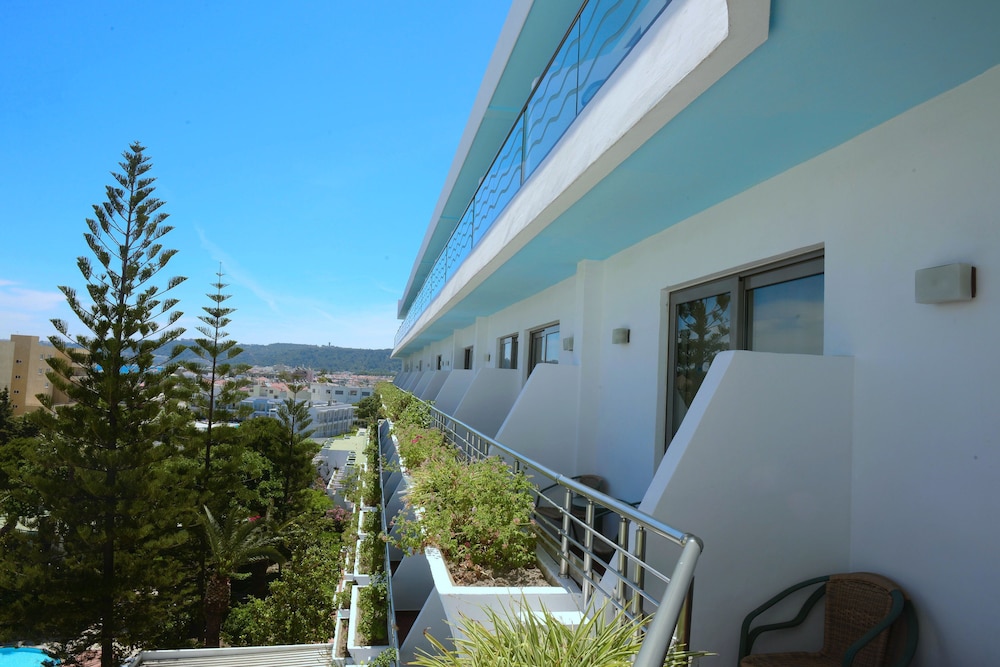 Double or Twin Room, Sea View - Photo 9