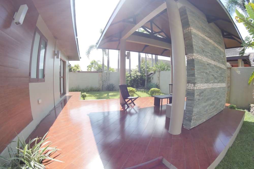 Villa photo 2