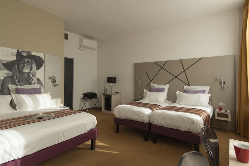 Family Quadruple Room - Photo 1