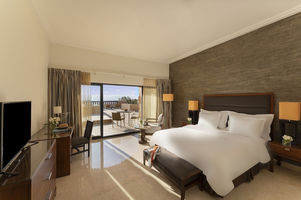 Superior Room, 1 King Bed, Sea View - Photo 4