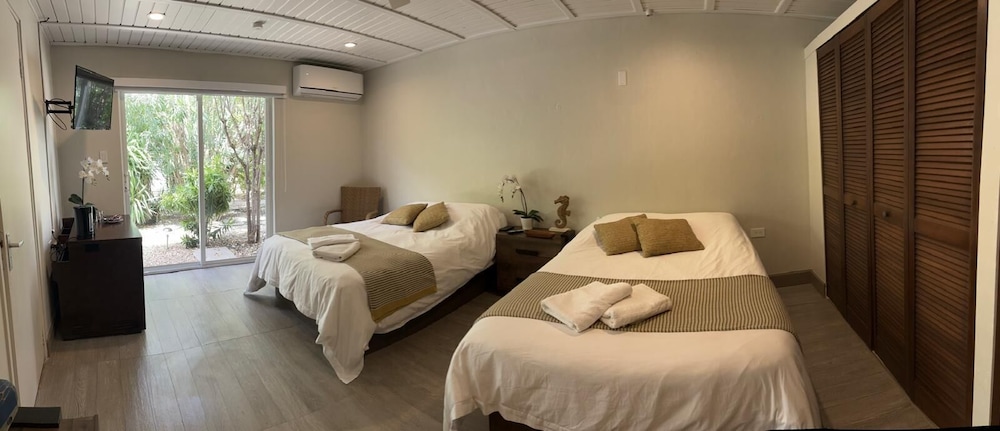 Habitación Cuádruple Deluxe con Vista al Jardín