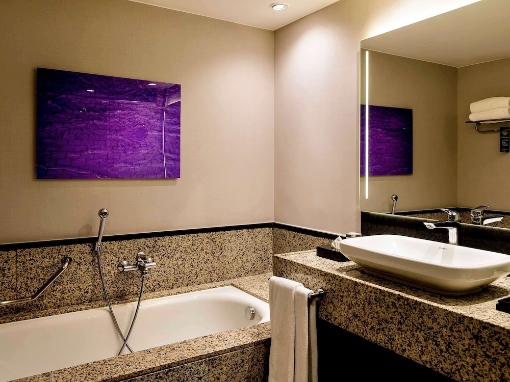 Premium Twin Room, 2 Twin Beds, Bathtub (Executive) - Photo 9