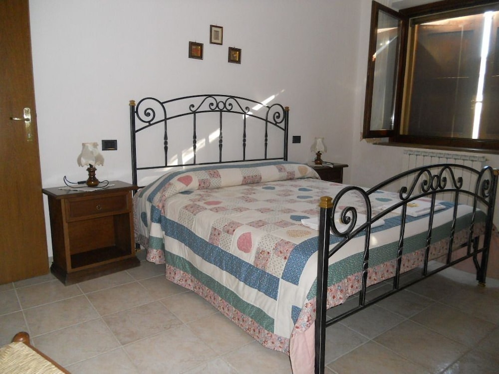 Triple Room, Shared Bathroom photo 1