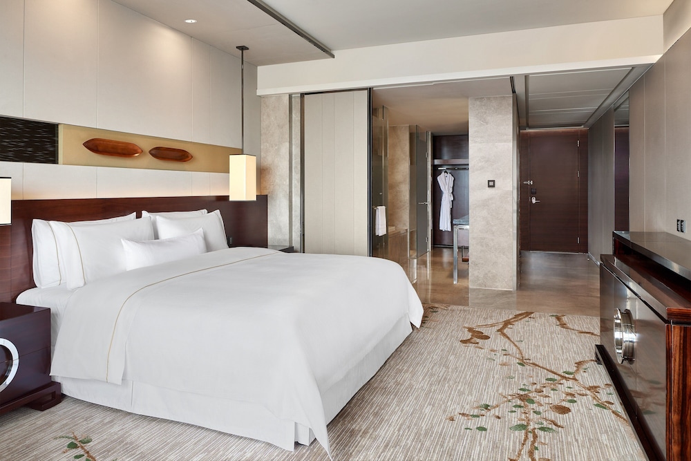 Executive Room, 1 King Bed - Photo 4