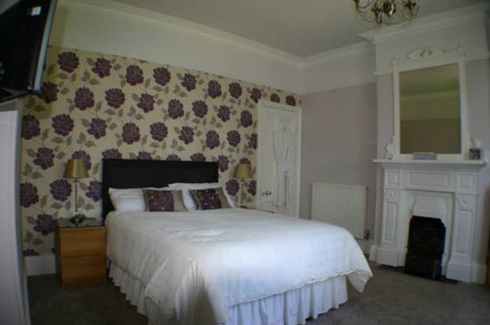 Double Room, Shared Bathroom (Hatton) photo 1