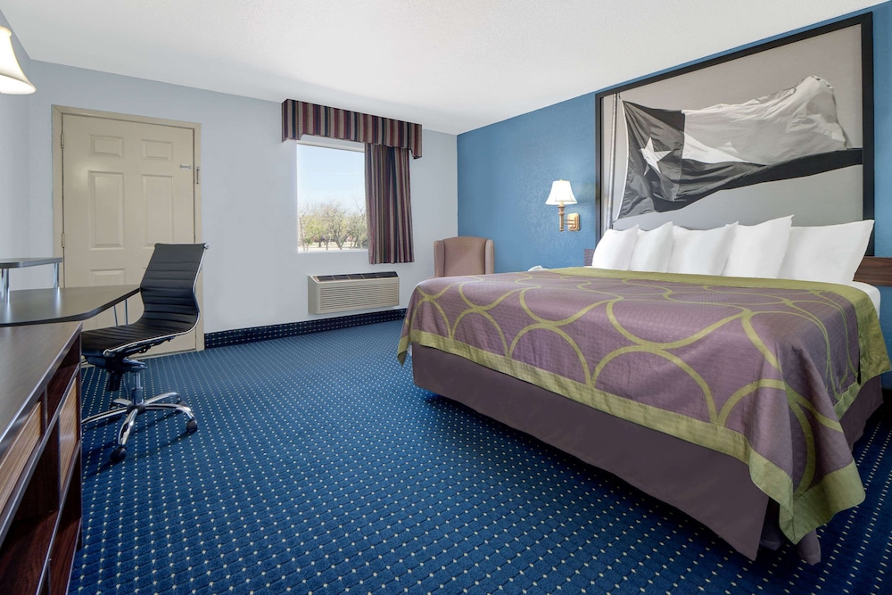 Standard Room, 1 King Bed - Photo 1