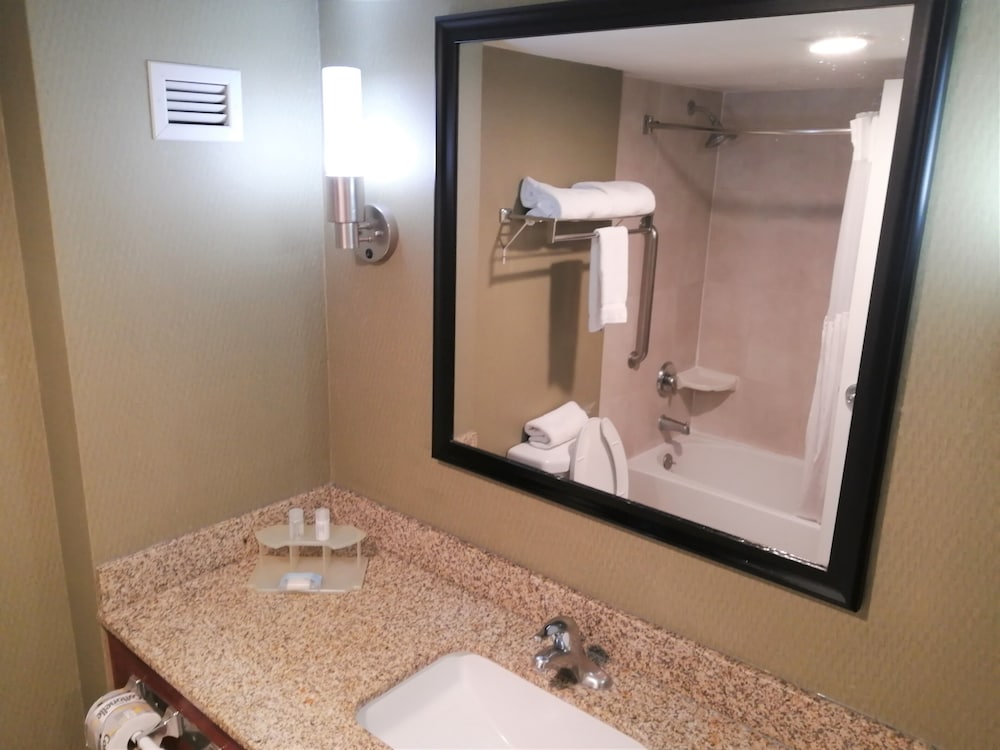 Suite, 2 Queen Beds - Photo 7