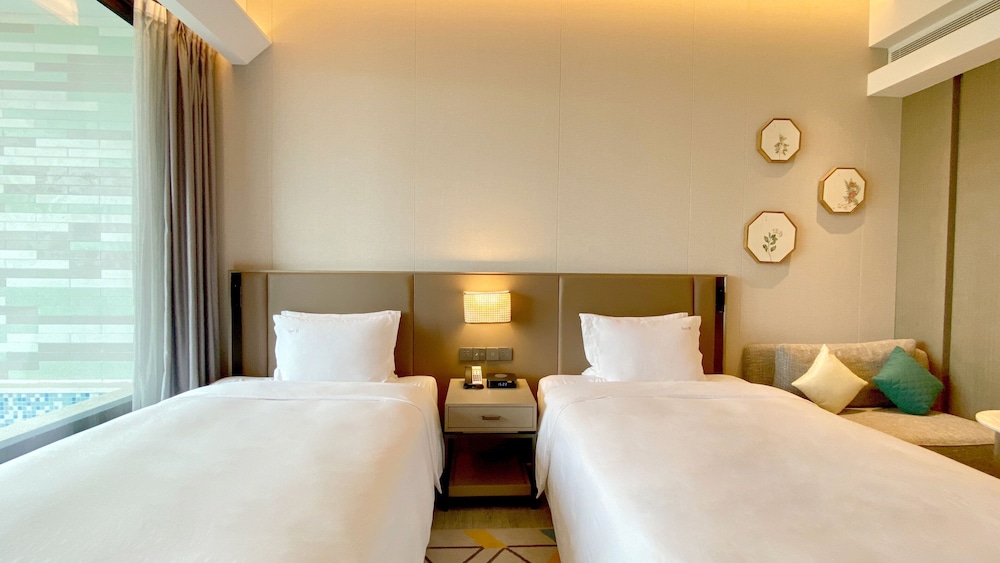 Standard Room, 2 Twin Beds, Lake View - Photo 3