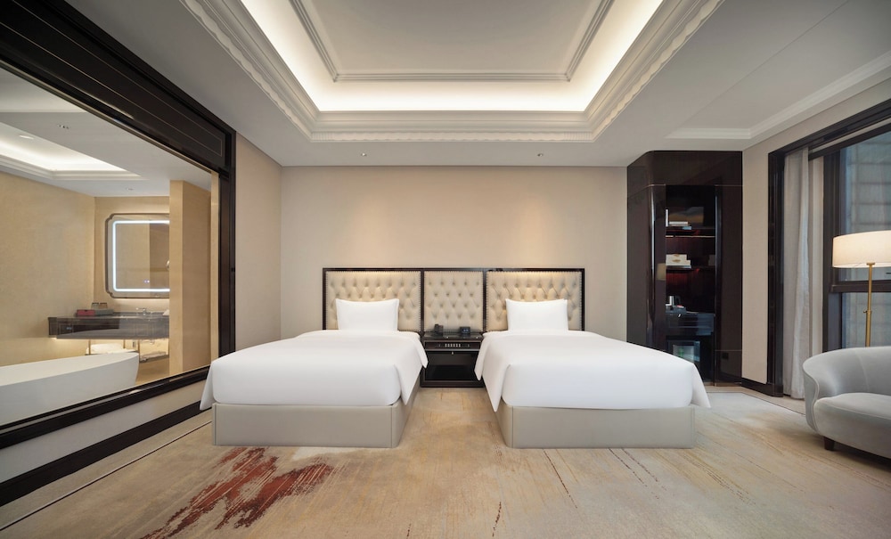 Crown Deluxe Executive Twin Room photo 2