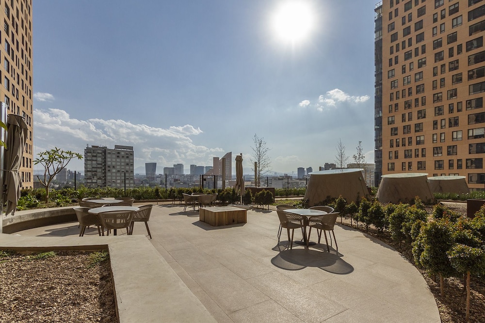 Apartment, 2 Bedrooms, City View photo 3