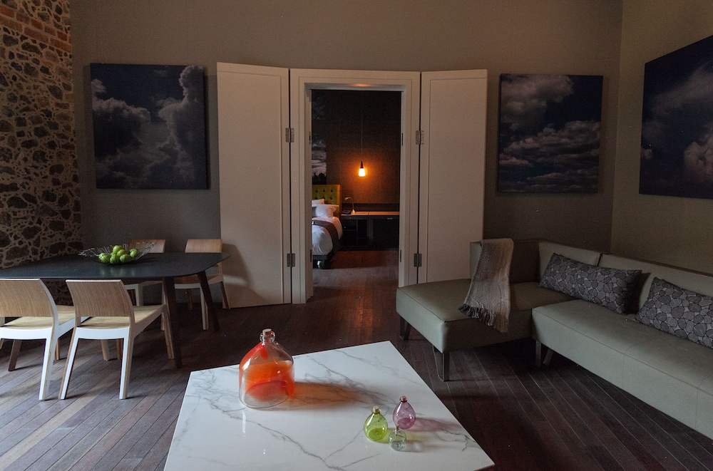 Romantic Suite, 1 King Bed, Balcony, City View photo 3