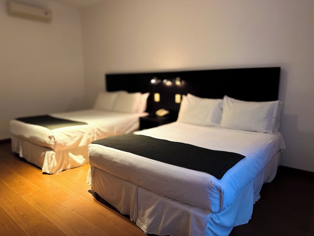 Deluxe Quadruple Room, 2 Queen Beds - Photo 7