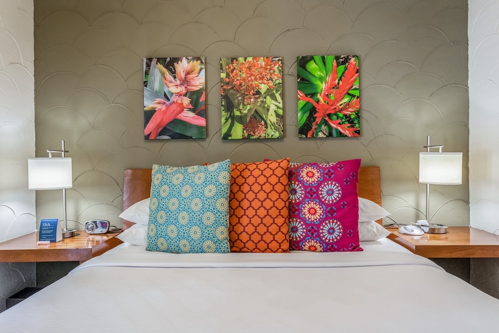 Deluxe Suite, 1 King Bed, Balcony (Self Check-In With Virtual Front Desk)