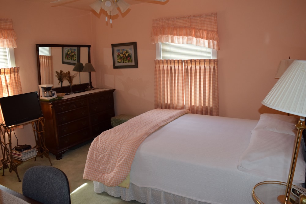 Comfort Double Room, 1 Queen Bed, Courtyard View photo 1
