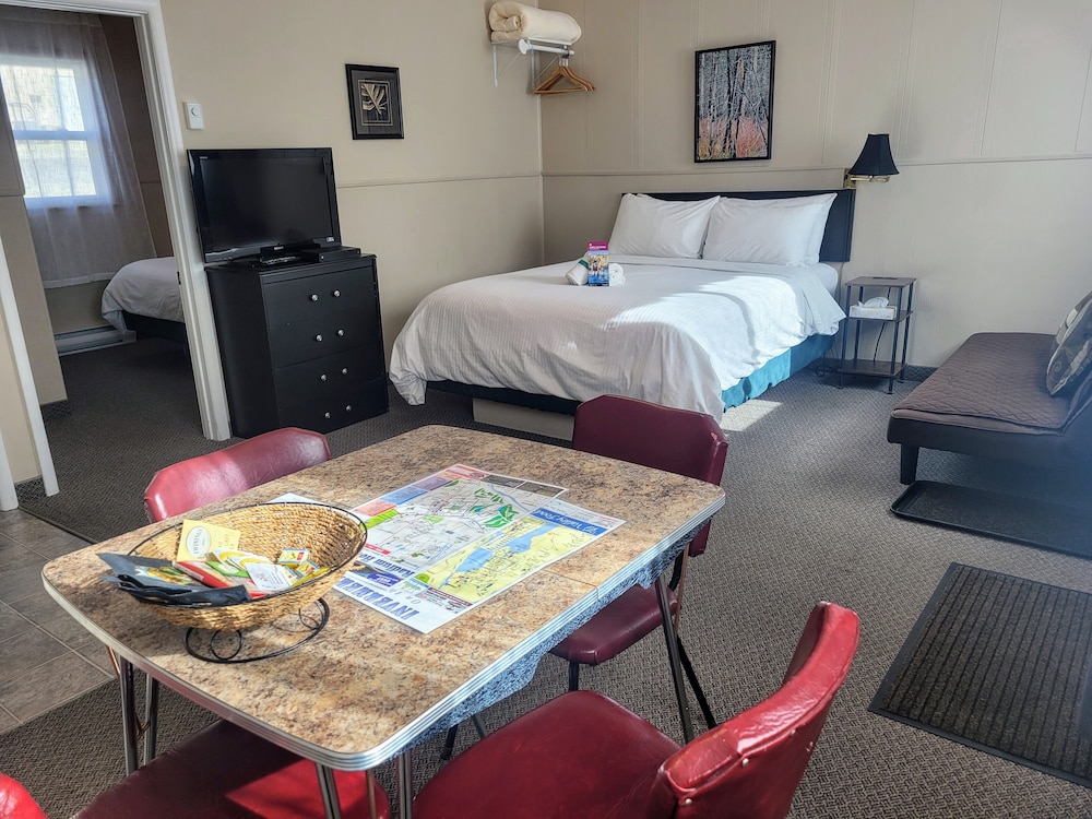 Superior Suite - Photo 10