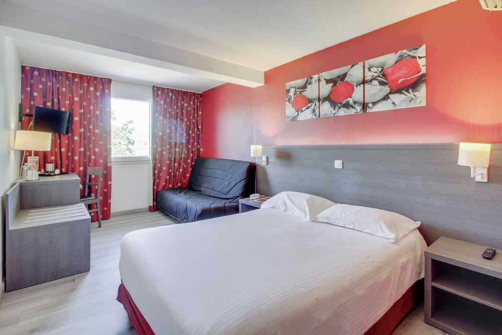 Standard Quadruple Room (1 double Bed + 1 double Sofa bed) photo 2
