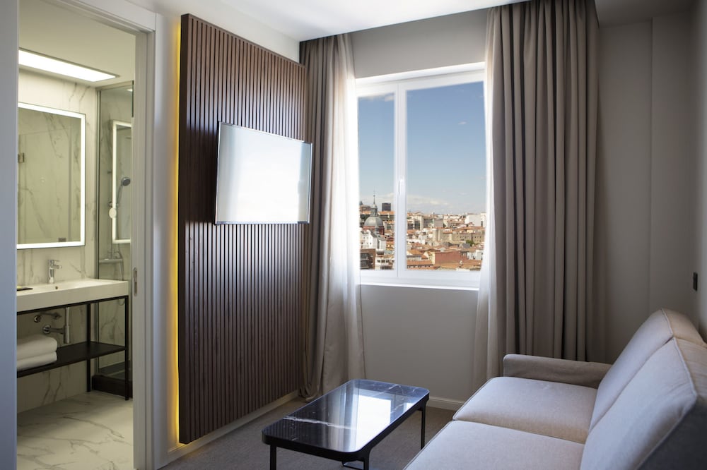 Deluxe Room (Family) thumbnail 6
