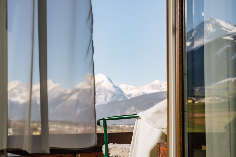 Basic Single Room, Balcony, Mountain View