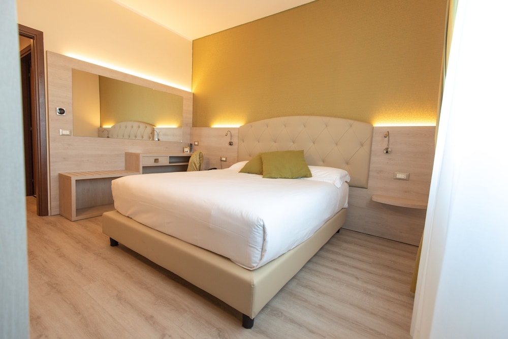 Suite - Photo 3