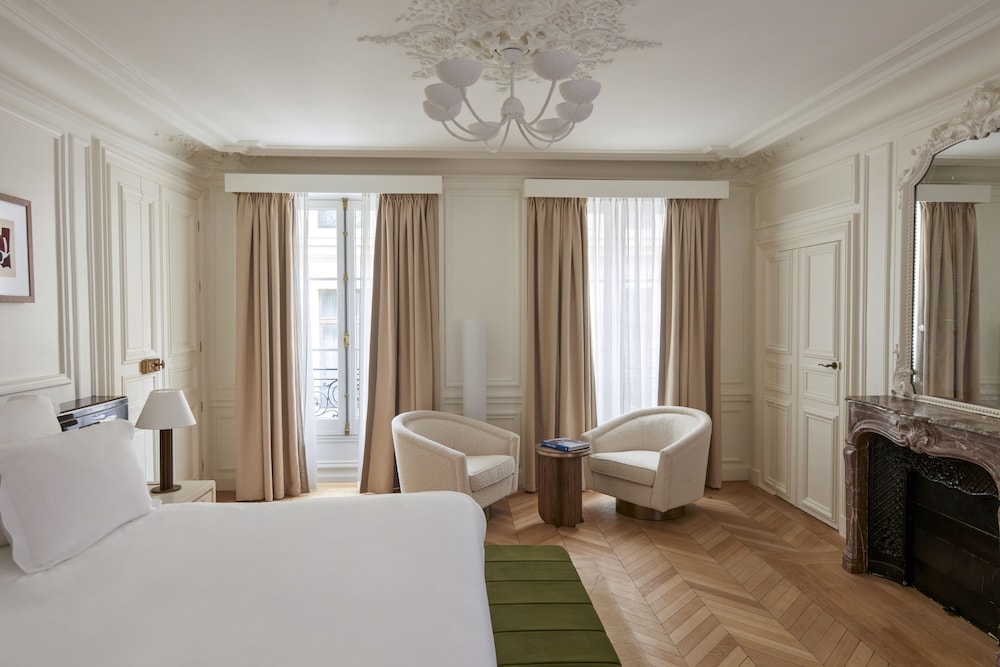 Junior Suite, 1 King Bed photo 1