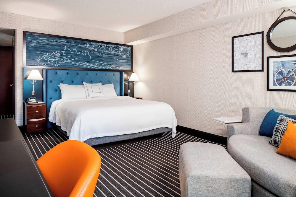 Studio, 1 King Bed, City View