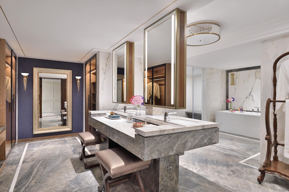 One Bedroom Grand Suite (Non Smoking) thumbnail 5