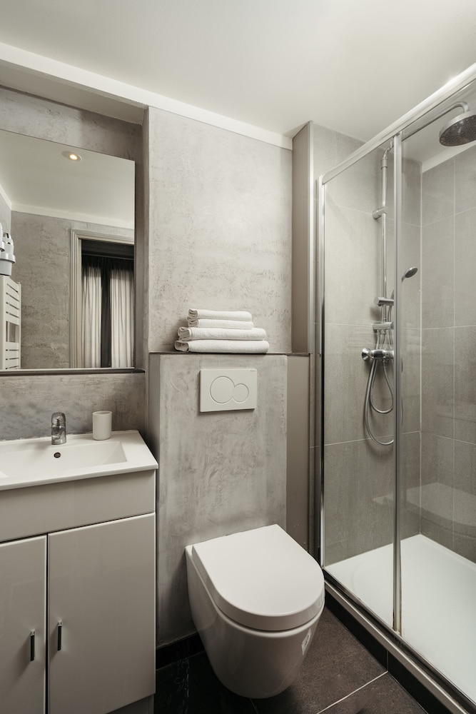 Deluxe Room, 1 Queen Bed, Fireplace, City View photo 2