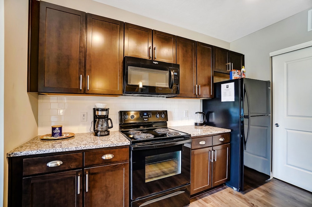 Downtown Designer 2BR Parking W D Gym Pool, Foto 20